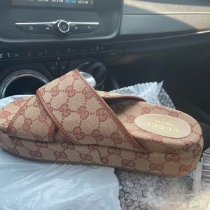 Women Gucci slides